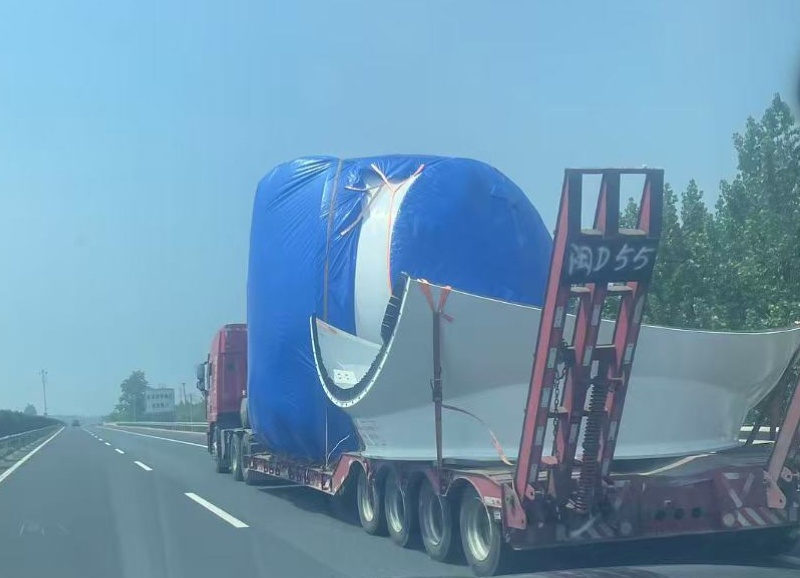 匠心守護，護航風電｜我廠定制防水篷布為大型風電設備運輸筑牢安全屏障